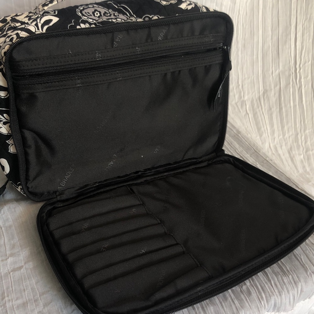 VERA BRADLEY E-Reader Sleeve Night & Day black white paisley NWT & makeup case - Picture 14 of 16
